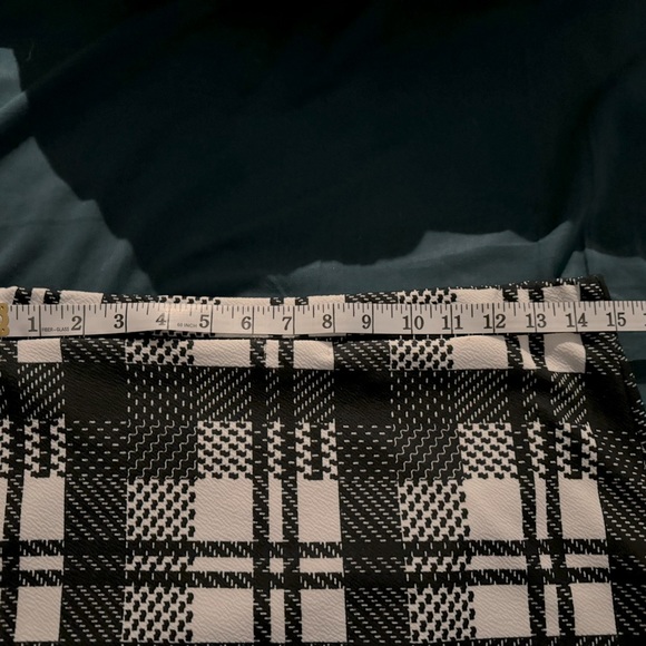 NWOT Boohoo stretch pencil skirt - Picture 2 of 4